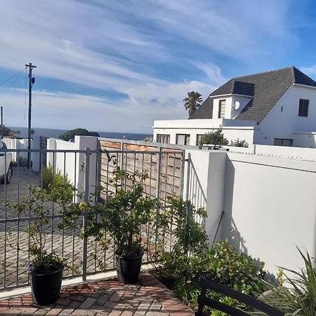 Marine View Apartment Hermanus Exterior photo