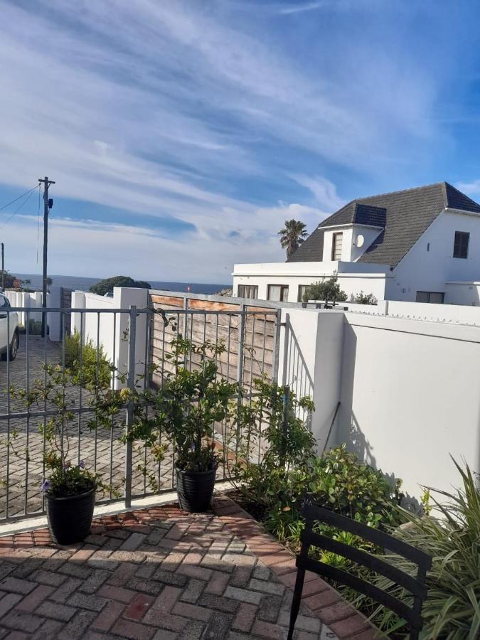 Marine View Apartment Hermanus Exterior photo